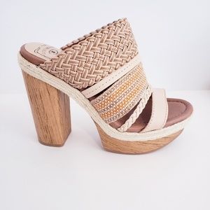 Lucky brand brown Orange sandal